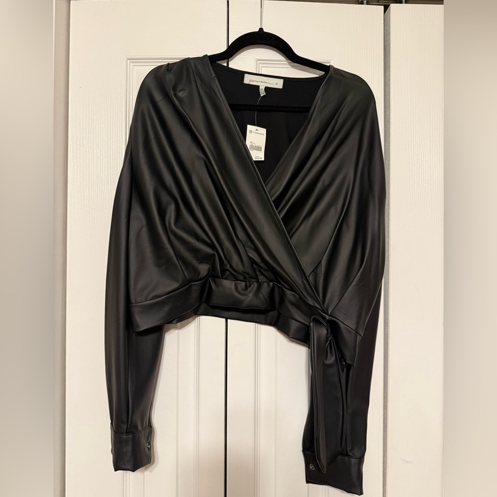 Versona Black Faux Leather Crop